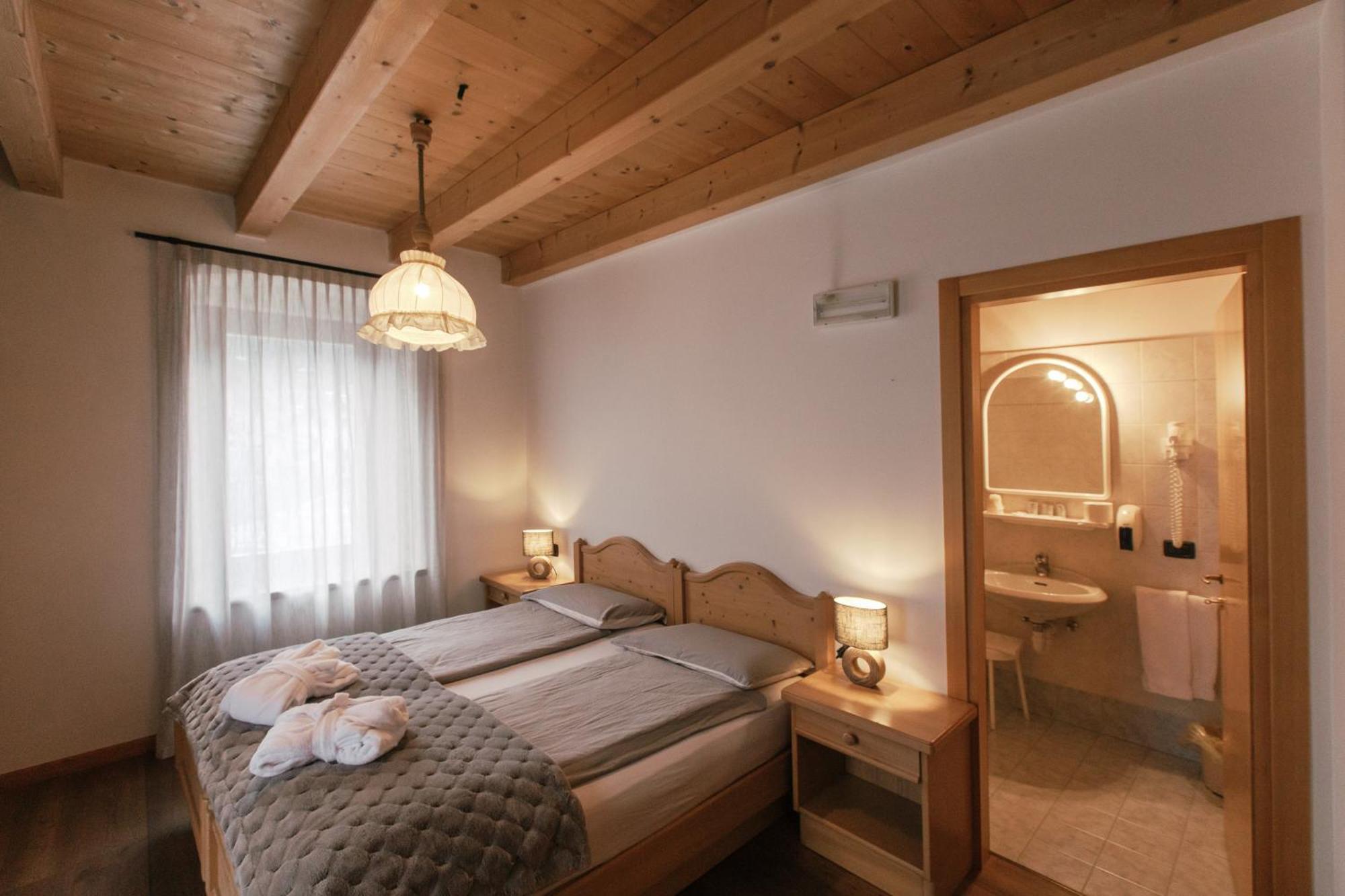 Hotel Al Bivio - Pizzeria, Pool & Sauna Imer Exterior photo